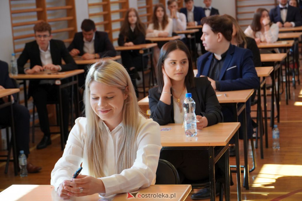 Matura 2022 - egzamin w II LO [04.05.2022] - zdjęcie #2 - eOstroleka.pl