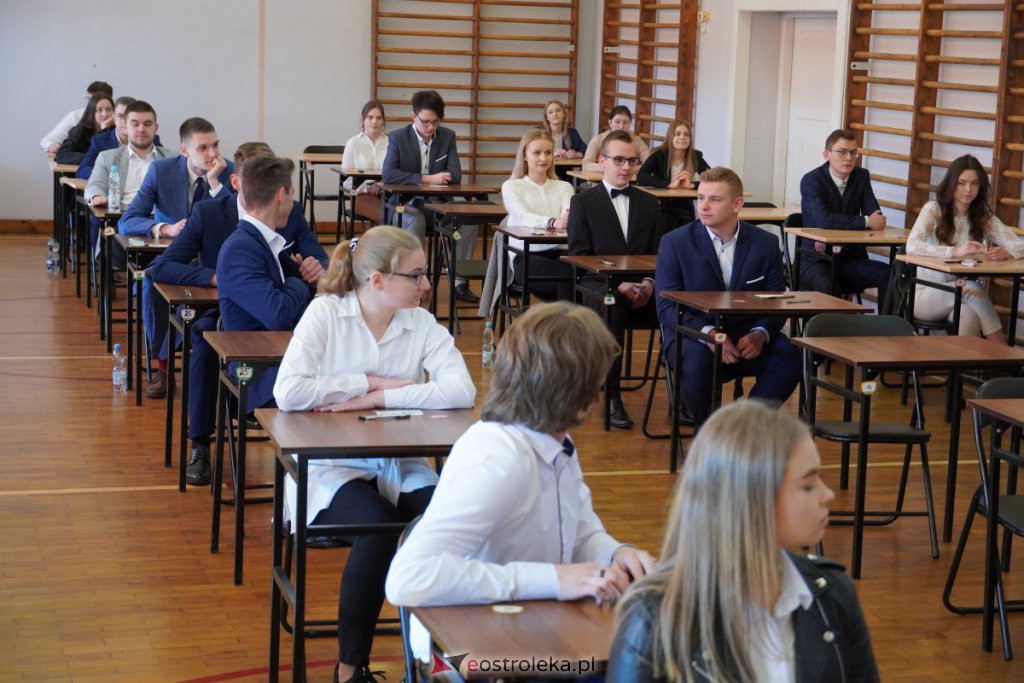 Matura 2022 - egzamin w II LO [04.05.2022] - zdjęcie #1 - eOstroleka.pl