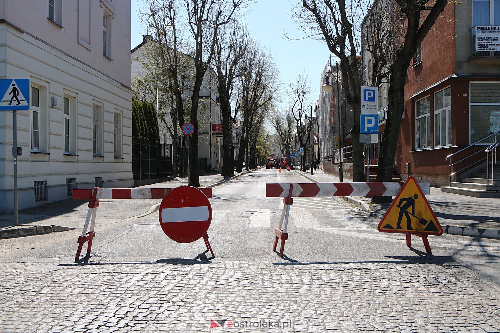 Ruszyła naprawa zniszczonej ulicy Kilińskiego. Część Starego Miasta wyłączona z ruchu [04.05.2022] - zdjęcie #1 - eOstroleka.pl