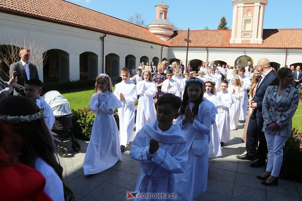 Pierwsza Komunia Święta 2022 w Klasztorze i Farze [07.05.2022] - zdjęcie #65 - eOstroleka.pl