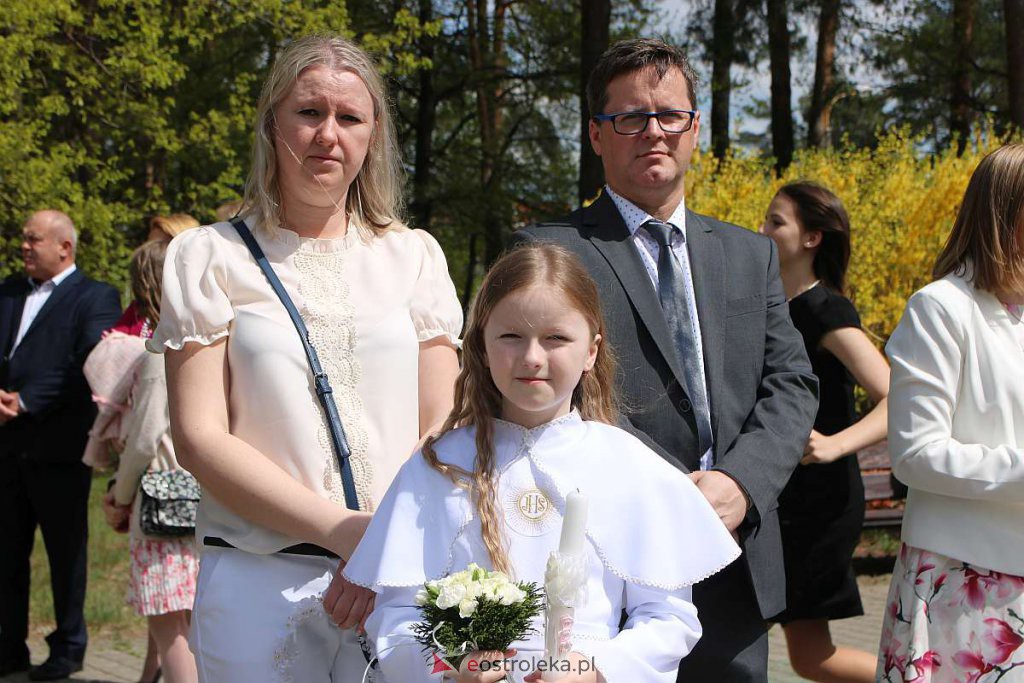 I Komunia Święta w parafii pw. Zbawiciela Świata w Ostrołęce [08.05.2022] - zdjęcie #39 - eOstroleka.pl