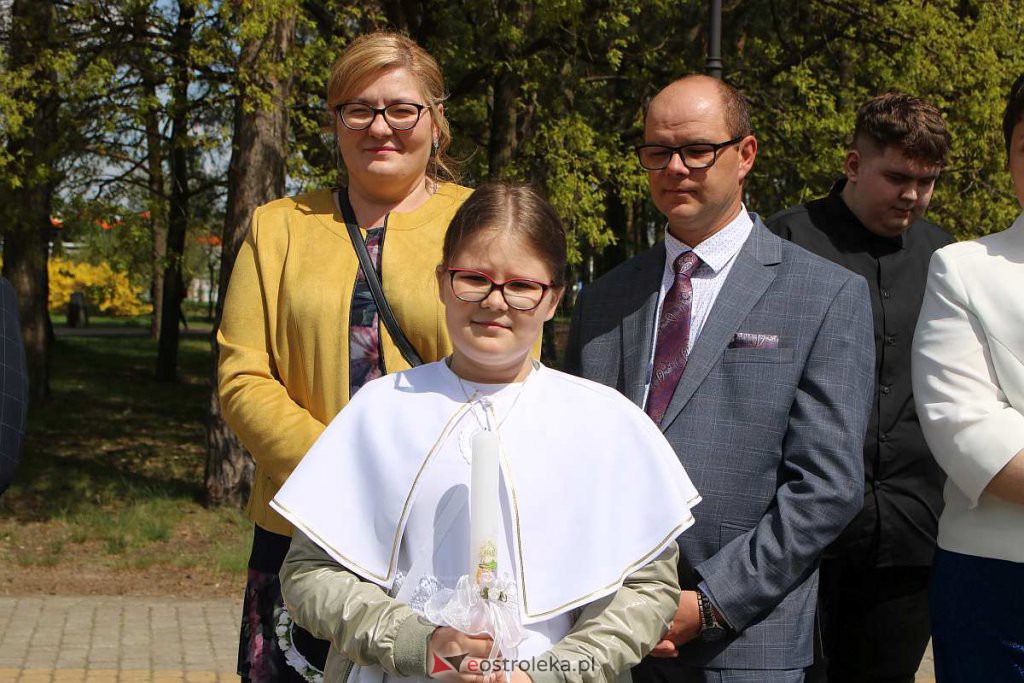 I Komunia Święta w parafii pw. Zbawiciela Świata w Ostrołęce [08.05.2022] - zdjęcie #37 - eOstroleka.pl