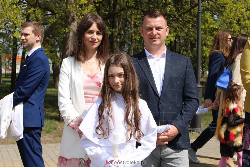 I Komunia Święta w parafii pw. Zbawiciela Świata w Ostrołęce [08.05.2022] - zdjęcie #36 - eOstroleka.pl