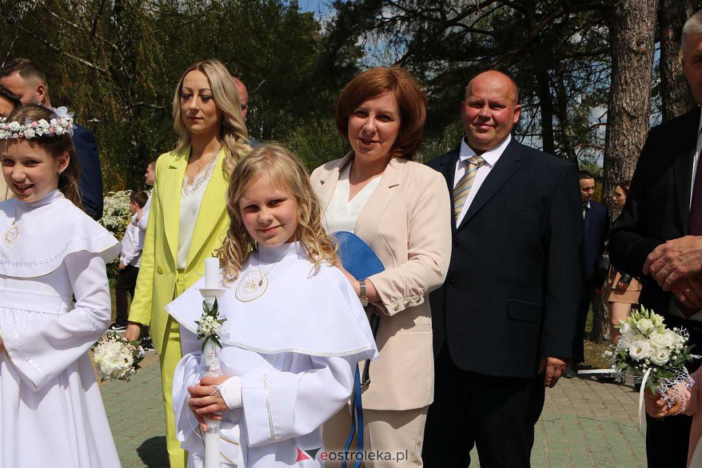 I Komunia Święta w parafii pw. Zbawiciela Świata w Ostrołęce [08.05.2022] - zdjęcie #33 - eOstroleka.pl