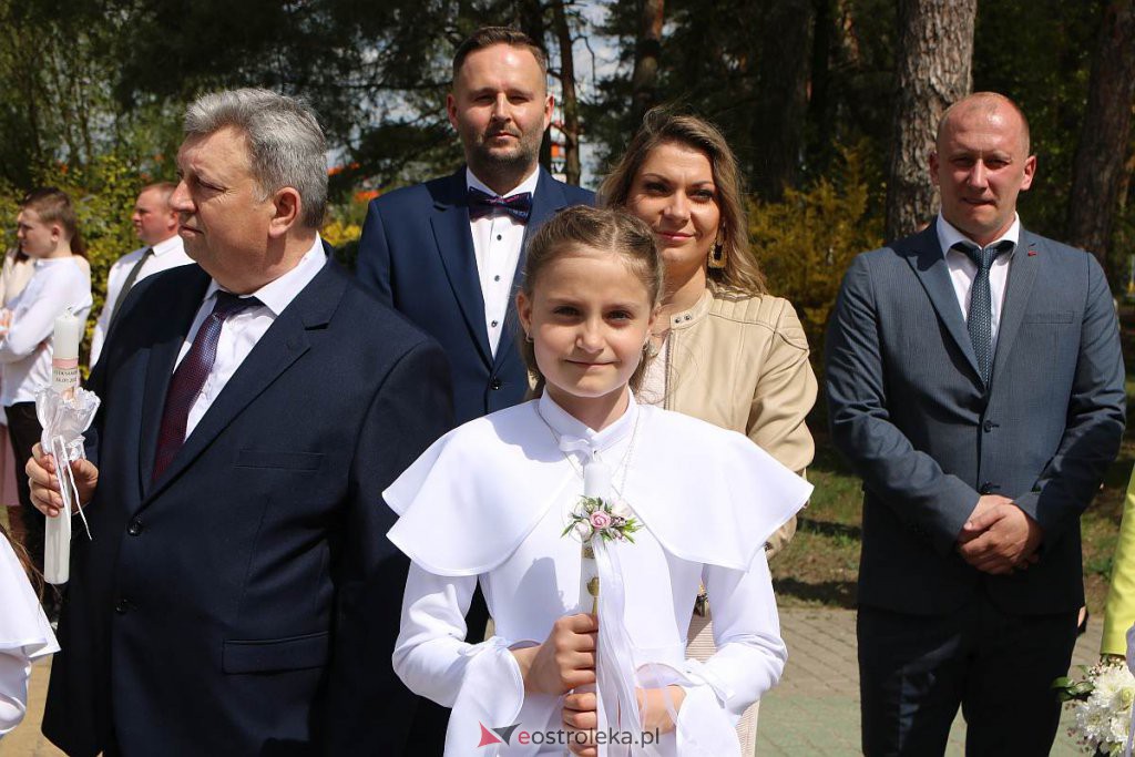 I Komunia Święta w parafii pw. Zbawiciela Świata w Ostrołęce [08.05.2022] - zdjęcie #31 - eOstroleka.pl
