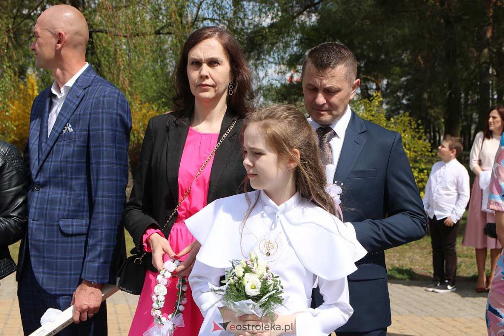 I Komunia Święta w parafii pw. Zbawiciela Świata w Ostrołęce [08.05.2022] - zdjęcie #27 - eOstroleka.pl