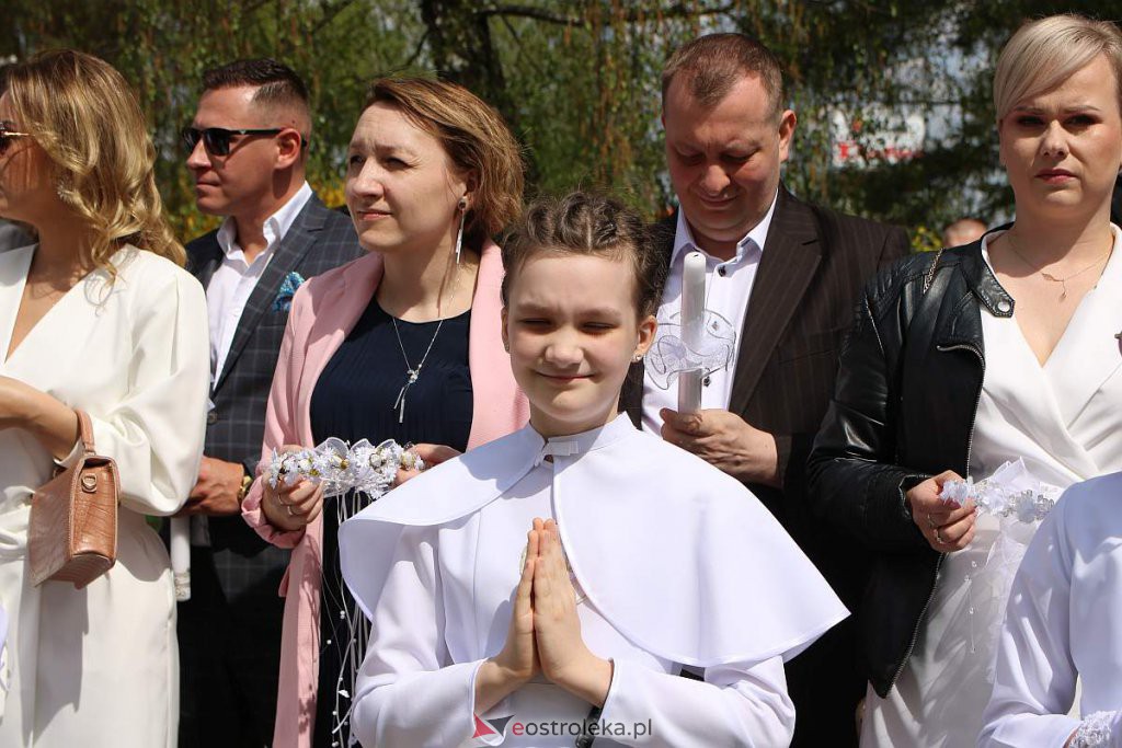 I Komunia Święta w parafii pw. Zbawiciela Świata w Ostrołęce [08.05.2022] - zdjęcie #25 - eOstroleka.pl