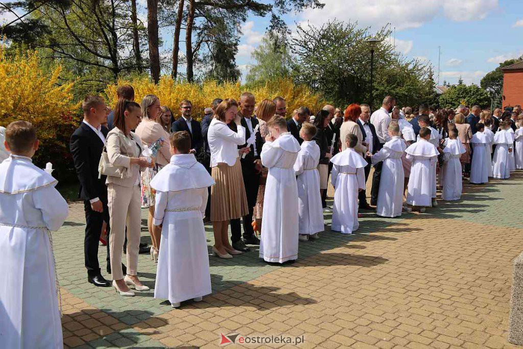I Komunia Święta w parafii pw. Zbawiciela Świata w Ostrołęce [08.05.2022] - zdjęcie #19 - eOstroleka.pl