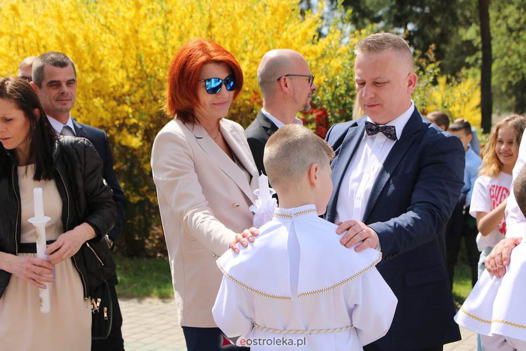 I Komunia Święta w parafii pw. Zbawiciela Świata w Ostrołęce [08.05.2022] - zdjęcie #16 - eOstroleka.pl