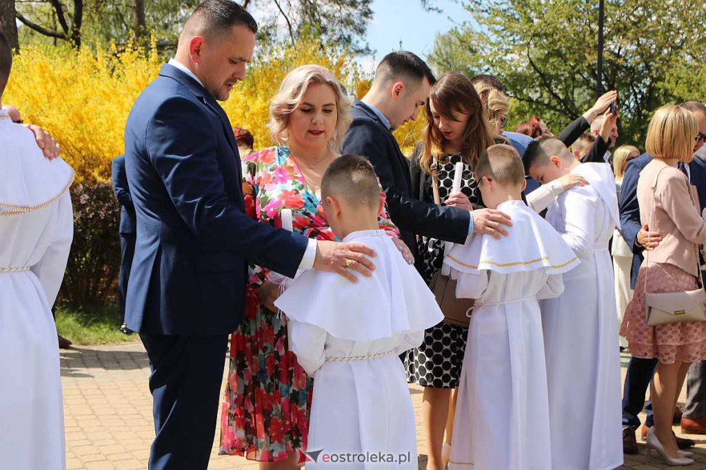 I Komunia Święta w parafii pw. Zbawiciela Świata w Ostrołęce [08.05.2022] - zdjęcie #14 - eOstroleka.pl