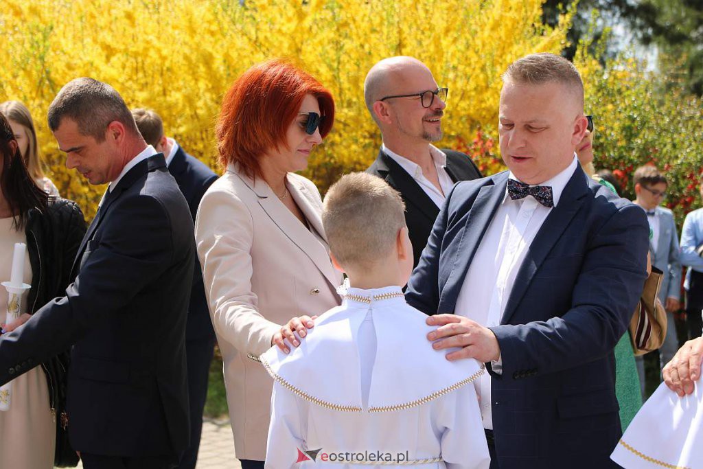 I Komunia Święta w parafii pw. Zbawiciela Świata w Ostrołęce [08.05.2022] - zdjęcie #6 - eOstroleka.pl