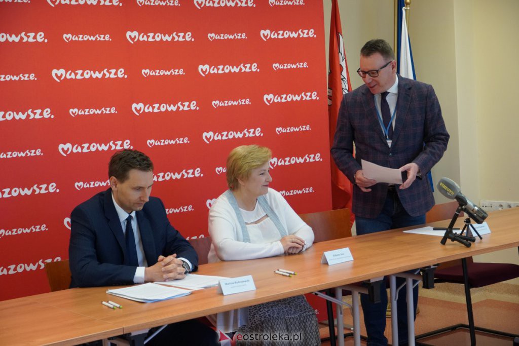 Dofinansowanie remontu Poradni Psychologiczno-Pedagogicznej w Ostrołęce - podpisanie umowy [09.05.2022] - zdjęcie #1 - eOstroleka.pl