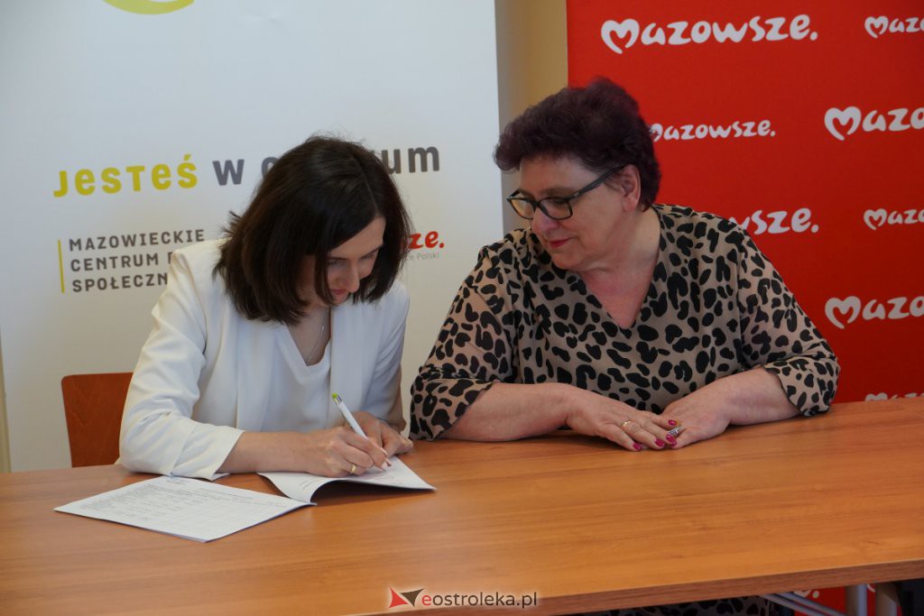 Dofinansowanie remontu Poradni Psychologiczno-Pedagogicznej w Ostrołęce - podpisanie umowy [09.05.2022] - zdjęcie #12 - eOstroleka.pl