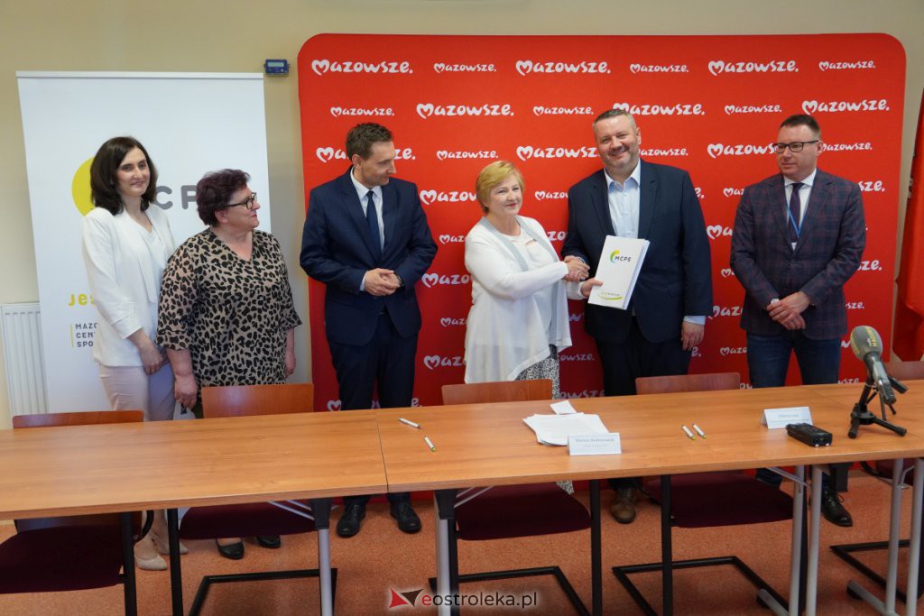 Dofinansowanie remontu Poradni Psychologiczno-Pedagogicznej w Ostrołęce - podpisanie umowy [09.05.2022] - zdjęcie #15 - eOstroleka.pl