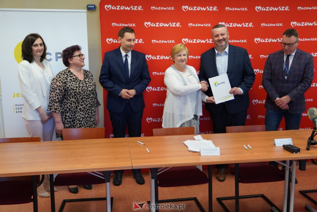 Dofinansowanie remontu Poradni Psychologiczno-Pedagogicznej w Ostrołęce - podpisanie umowy [09.05.2022] - zdjęcie #12 - eOstroleka.pl