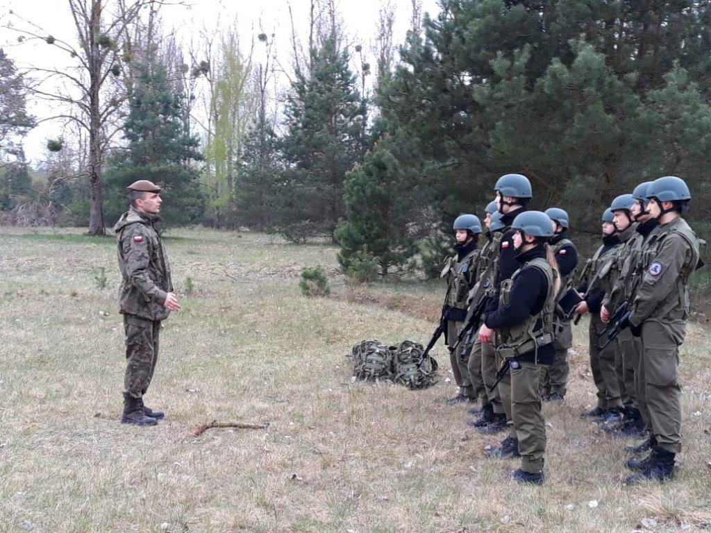 Młodzież z ostrołęckiego „Halika” na ćwiczeniach wojskowych [09.05.2022] - zdjęcie #2 - eOstroleka.pl
