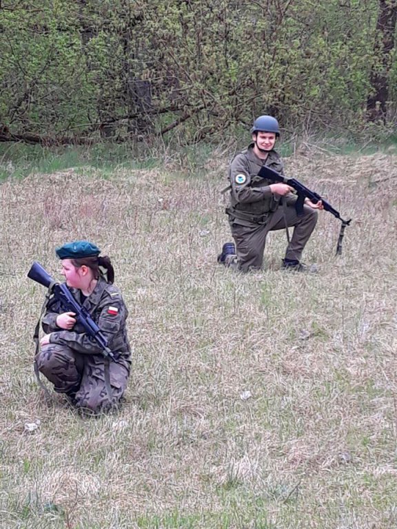 Młodzież z ostrołęckiego „Halika” na ćwiczeniach wojskowych [09.05.2022] - zdjęcie #4 - eOstroleka.pl