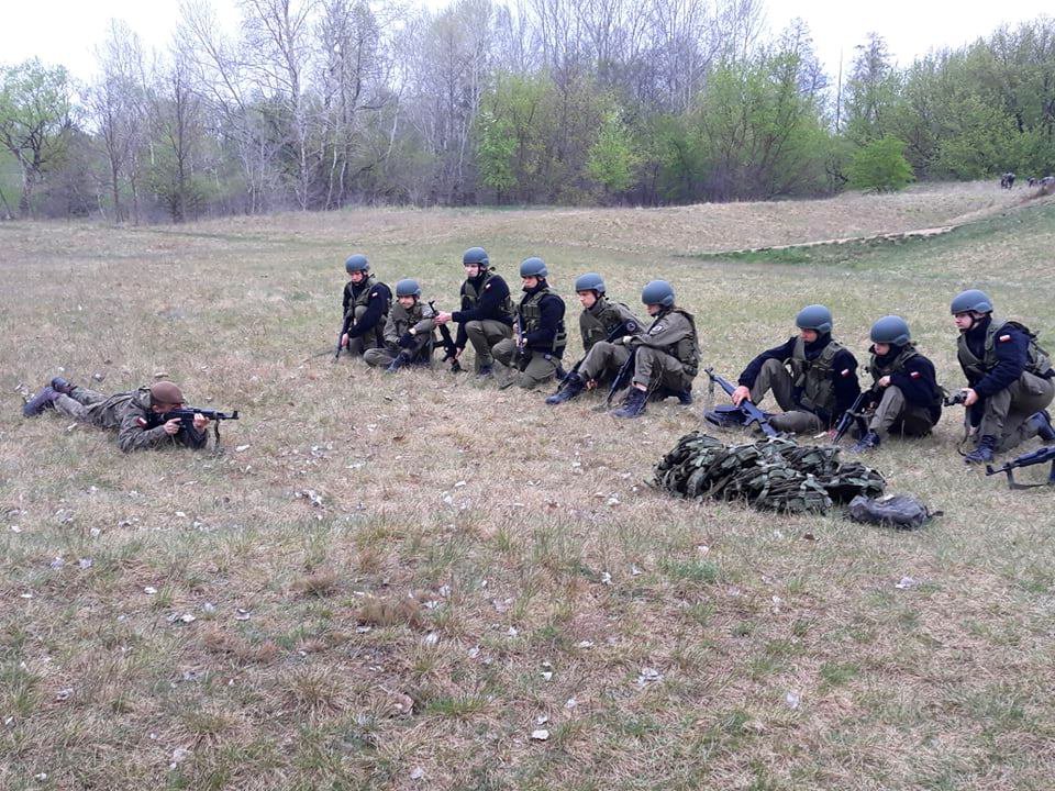 Młodzież z ostrołęckiego „Halika” na ćwiczeniach wojskowych [09.05.2022] - zdjęcie #5 - eOstroleka.pl