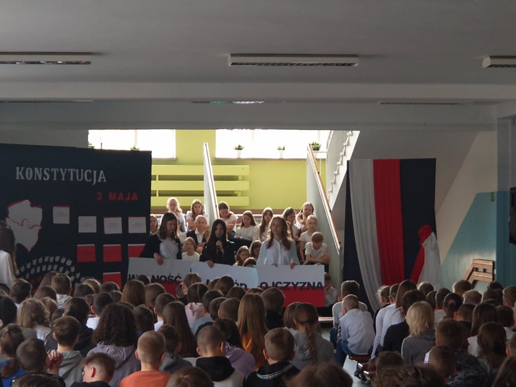Patriotyczny apel w Szkole Podstawowej nr 10 [05.05.2022] - zdjęcie #6 - eOstroleka.pl