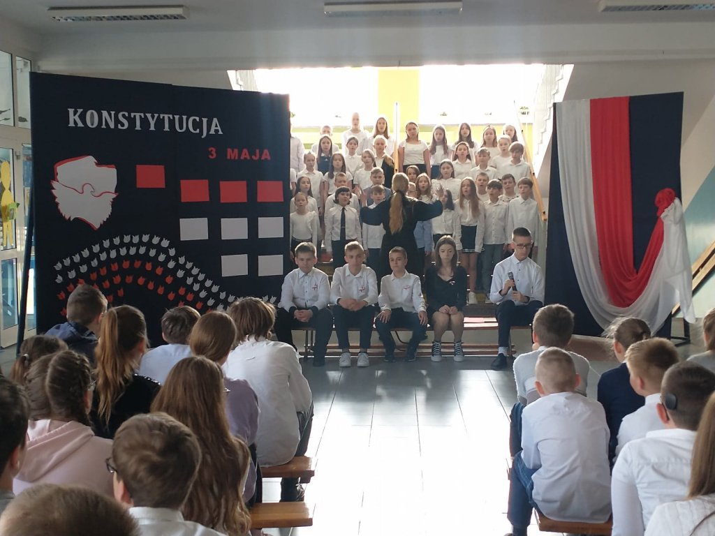 Patriotyczny apel w Szkole Podstawowej nr 10 [05.05.2022] - zdjęcie #3 - eOstroleka.pl