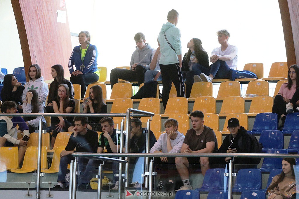 Turniej Piłki Nożnej Szkół Średnich organizowany przez Młodzieżową Radę Miasta Ostrołęki [10.05.2022] - zdjęcie #11 - eOstroleka.pl
