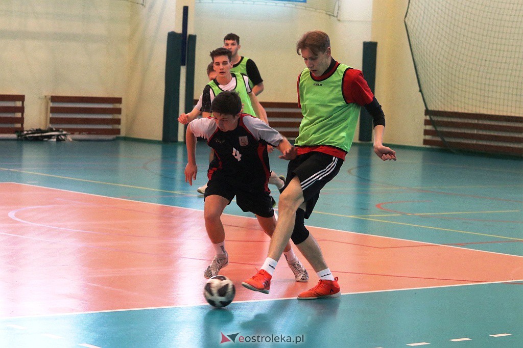 Turniej Piłki Nożnej Szkół Średnich organizowany przez Młodzieżową Radę Miasta Ostrołęki [10.05.2022] - zdjęcie #25 - eOstroleka.pl