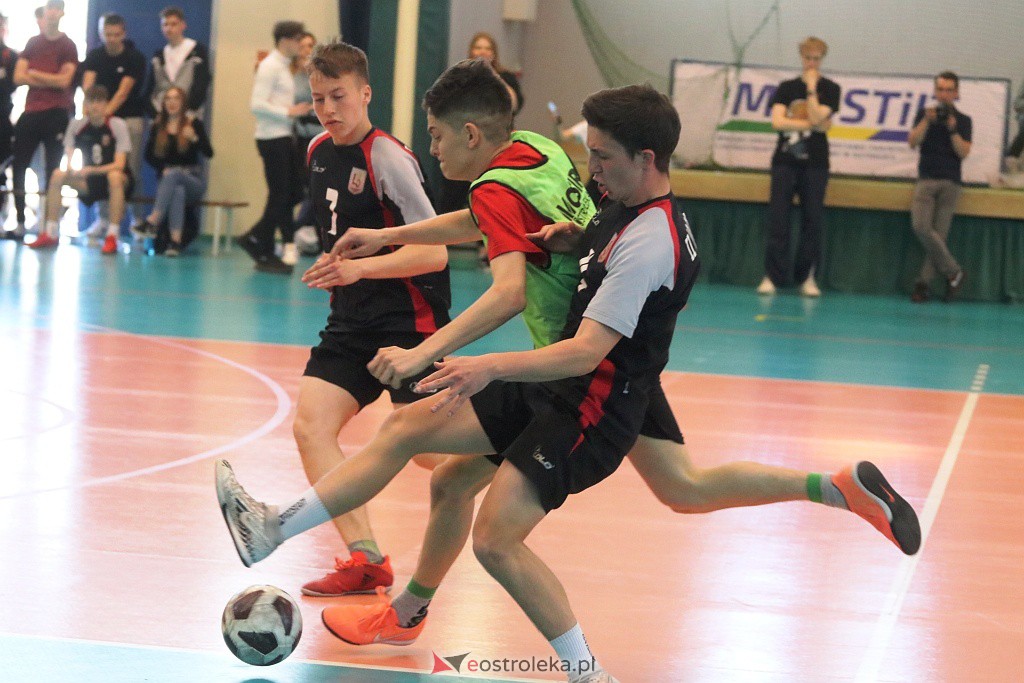 Turniej Piłki Nożnej Szkół Średnich organizowany przez Młodzieżową Radę Miasta Ostrołęki [10.05.2022] - zdjęcie #26 - eOstroleka.pl