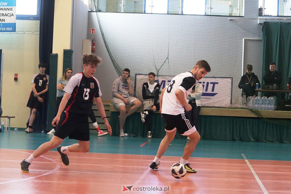Turniej Piłki Nożnej Szkół Średnich organizowany przez Młodzieżową Radę Miasta Ostrołęki [10.05.2022] - zdjęcie #35 - eOstroleka.pl