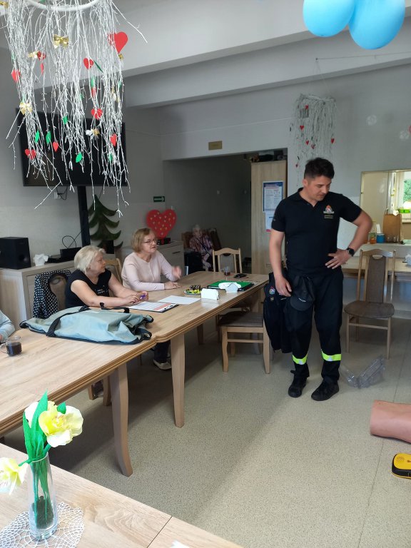 Seniorzy z Różana przeszkoleni z pierwszej pomocy - zdjęcie #2 - eOstroleka.pl