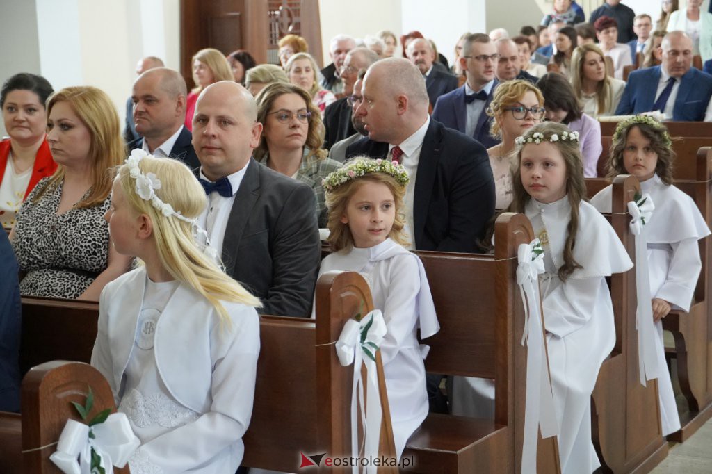 I Komunia Święta w parafii pw. św. Franciszka z Asyżu w Ostrołęce [14.05.2022] - zdjęcie #21 - eOstroleka.pl