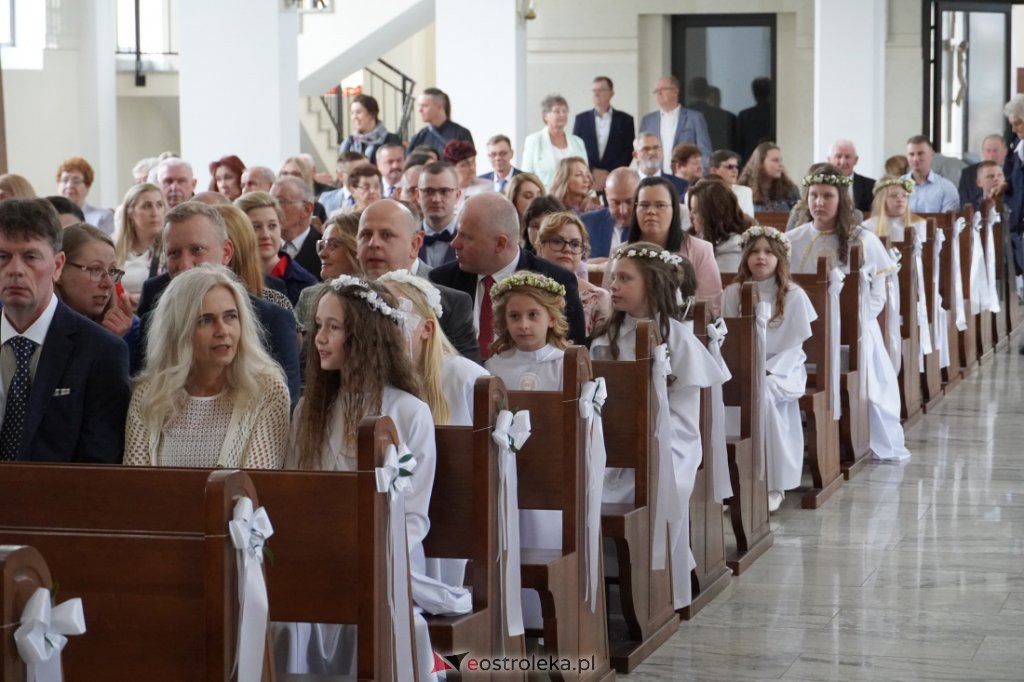 I Komunia Święta w parafii pw. św. Franciszka z Asyżu w Ostrołęce [14.05.2022] - zdjęcie #24 - eOstroleka.pl