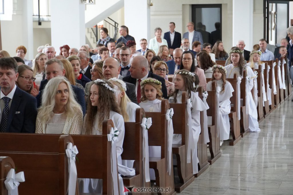 I Komunia Święta w parafii pw. św. Franciszka z Asyżu w Ostrołęce [14.05.2022] - zdjęcie #25 - eOstroleka.pl