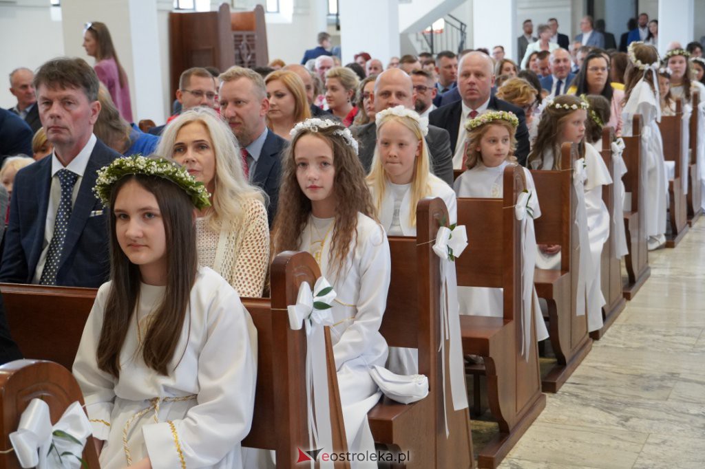 I Komunia Święta w parafii pw. św. Franciszka z Asyżu w Ostrołęce [14.05.2022] - zdjęcie #32 - eOstroleka.pl