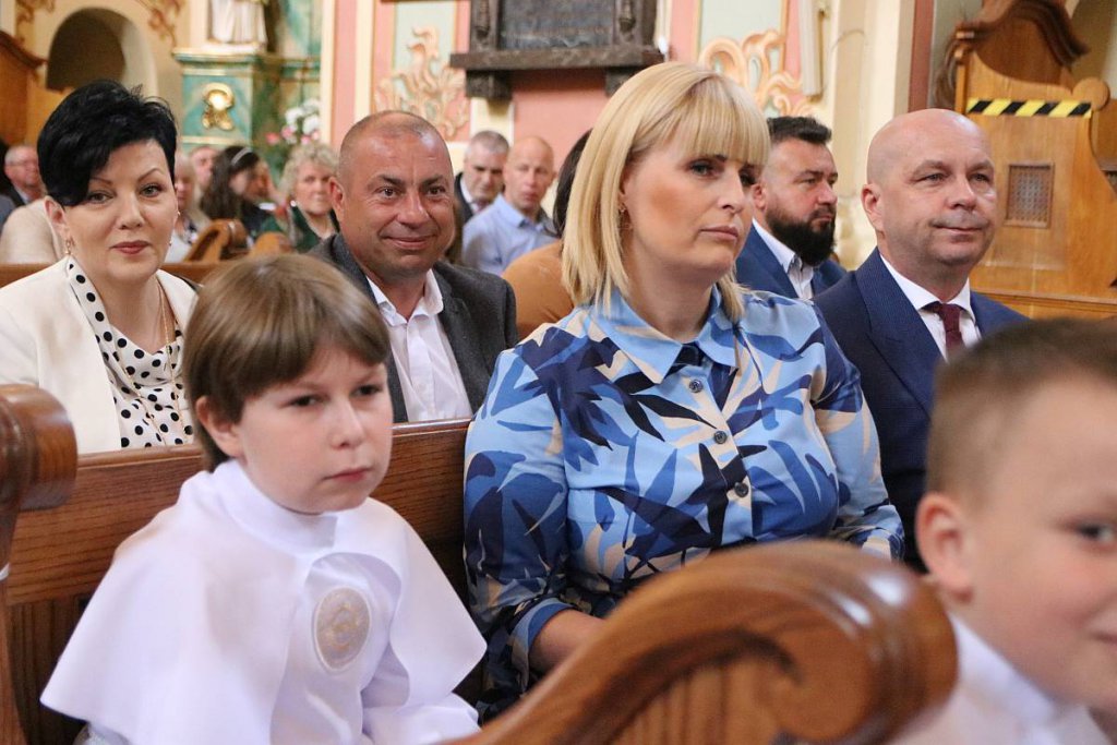 I Komunia Święta w parafii pw. św. Antoniego Padewskiego w Ostrołęce [14.05.2022] - zdjęcie #115 - eOstroleka.pl