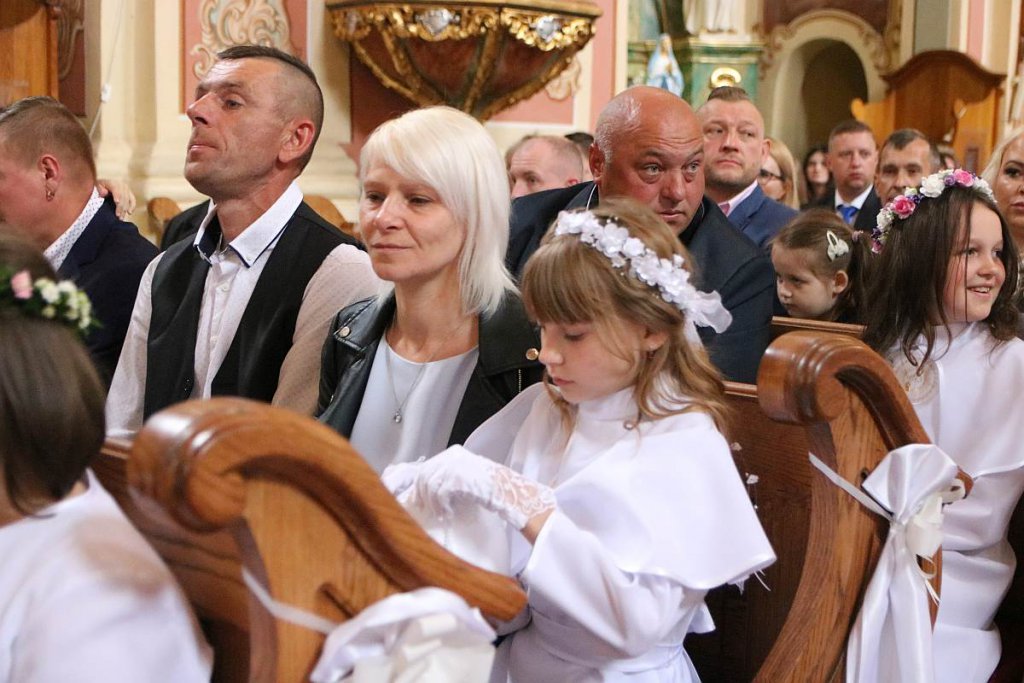 I Komunia Święta w parafii pw. św. Antoniego Padewskiego w Ostrołęce [14.05.2022] - zdjęcie #15 - eOstroleka.pl