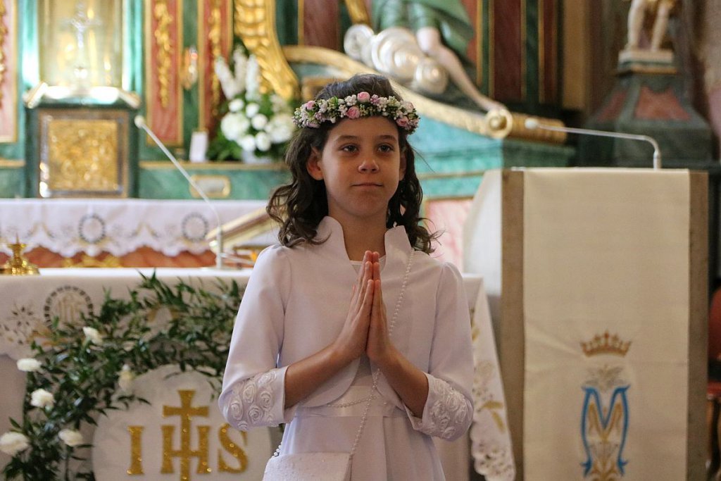 I Komunia Święta w parafii pw. św. Antoniego Padewskiego w Ostrołęce [14.05.2022] - zdjęcie #83 - eOstroleka.pl