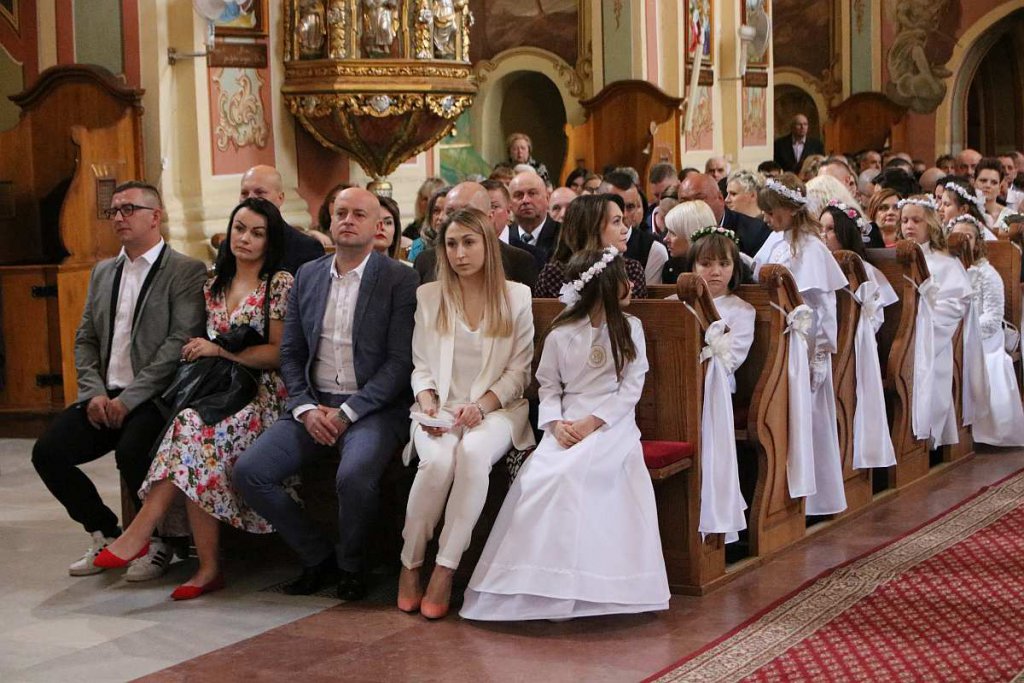 I Komunia Święta w parafii pw. św. Antoniego Padewskiego w Ostrołęce [14.05.2022] - zdjęcie #75 - eOstroleka.pl