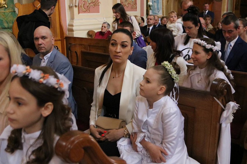 I Komunia Święta w parafii pw. św. Antoniego Padewskiego w Ostrołęce [14.05.2022] - zdjęcie #69 - eOstroleka.pl