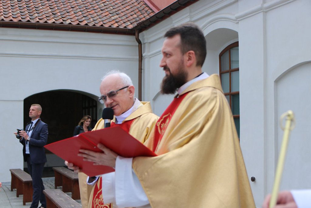 I Komunia Święta w parafii pw. św. Antoniego Padewskiego w Ostrołęce [14.05.2022] - zdjęcie #93 - eOstroleka.pl