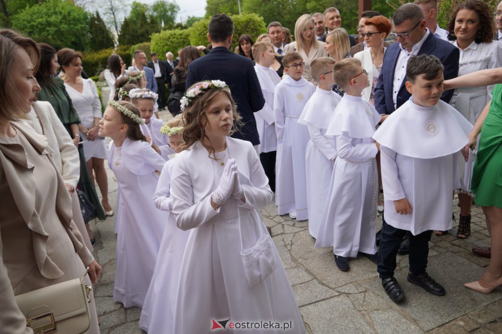 I Komunia Święta w parafii pw. św. Wojciecha w Ostrołęce [14.05.2022] - zdjęcie #25 - eOstroleka.pl