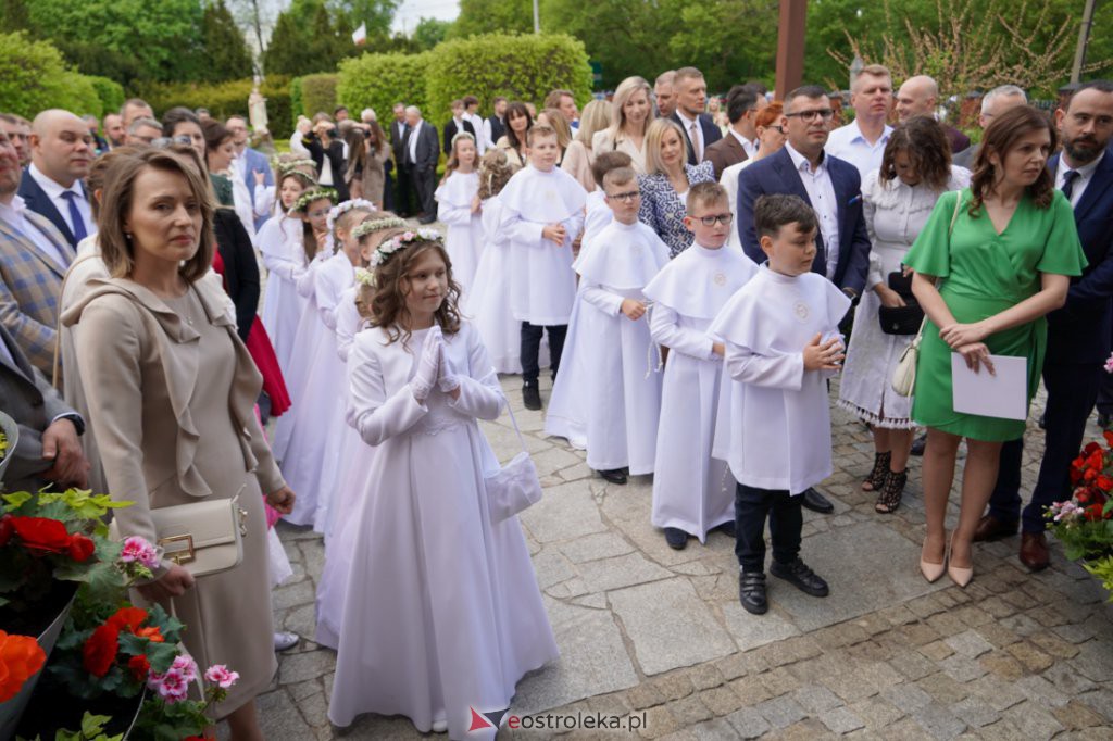I Komunia Święta w parafii pw. św. Wojciecha w Ostrołęce [14.05.2022] - zdjęcie #31 - eOstroleka.pl
