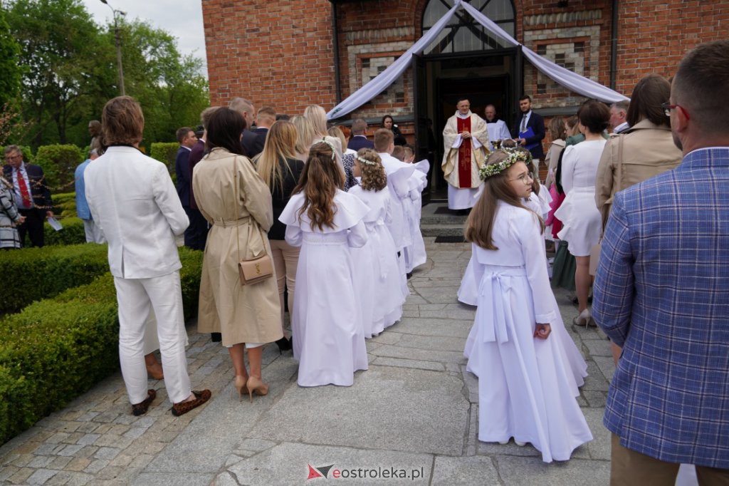 I Komunia Święta w parafii pw. św. Wojciecha w Ostrołęce [14.05.2022] - zdjęcie #32 - eOstroleka.pl
