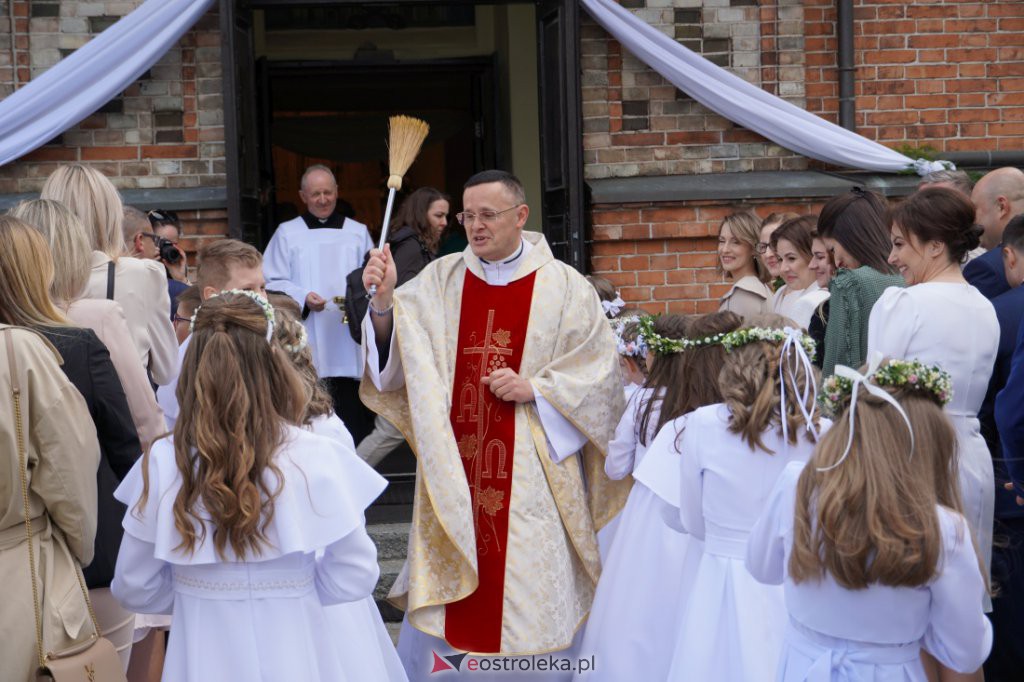 I Komunia Święta w parafii pw. św. Wojciecha w Ostrołęce [14.05.2022] - zdjęcie #38 - eOstroleka.pl