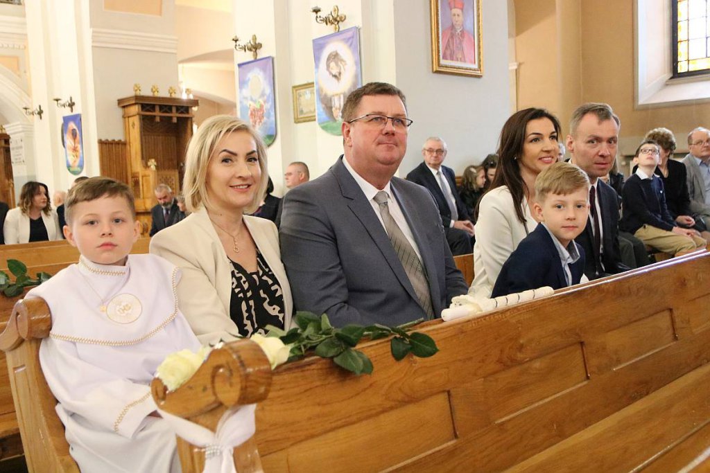 I Komunia Święta w ostrołęckiej farze [14.05.2022] - zdjęcie #99 - eOstroleka.pl
