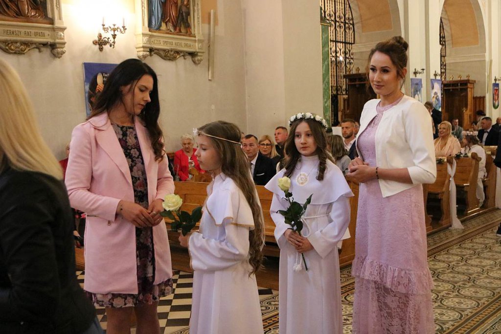 I Komunia Święta w ostrołęckiej farze [14.05.2022] - zdjęcie #93 - eOstroleka.pl