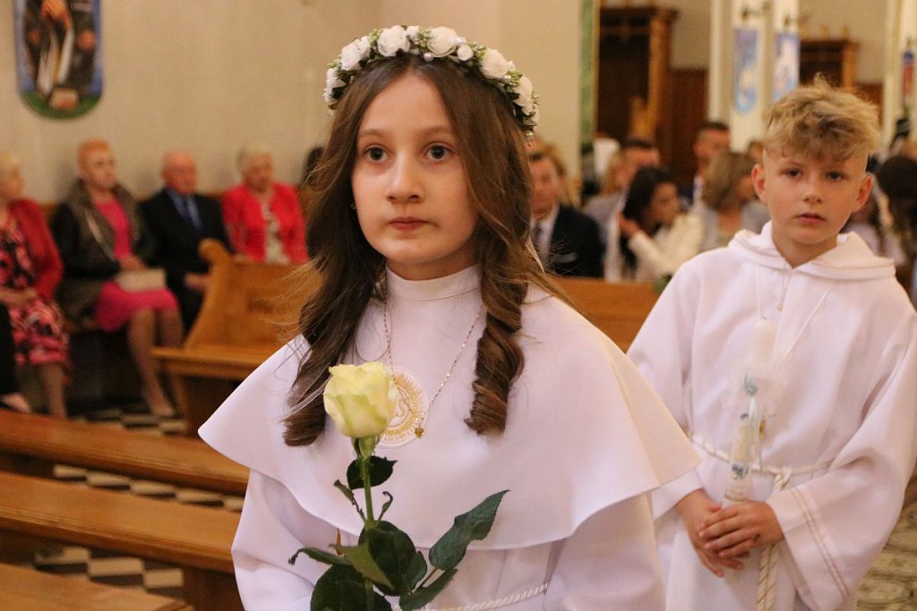 I Komunia Święta w ostrołęckiej farze [14.05.2022] - zdjęcie #89 - eOstroleka.pl