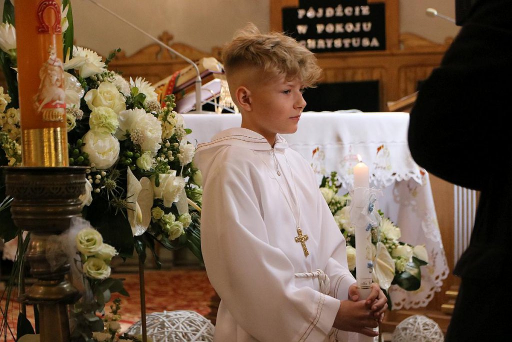 I Komunia Święta w ostrołęckiej farze [14.05.2022] - zdjęcie #85 - eOstroleka.pl