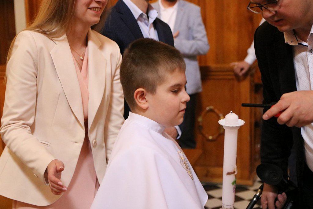 I Komunia Święta w ostrołęckiej farze [14.05.2022] - zdjęcie #75 - eOstroleka.pl