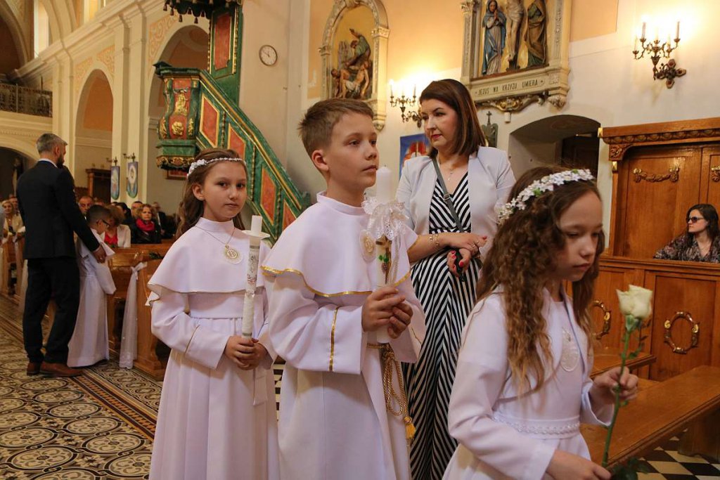 I Komunia Święta w ostrołęckiej farze [14.05.2022] - zdjęcie #72 - eOstroleka.pl