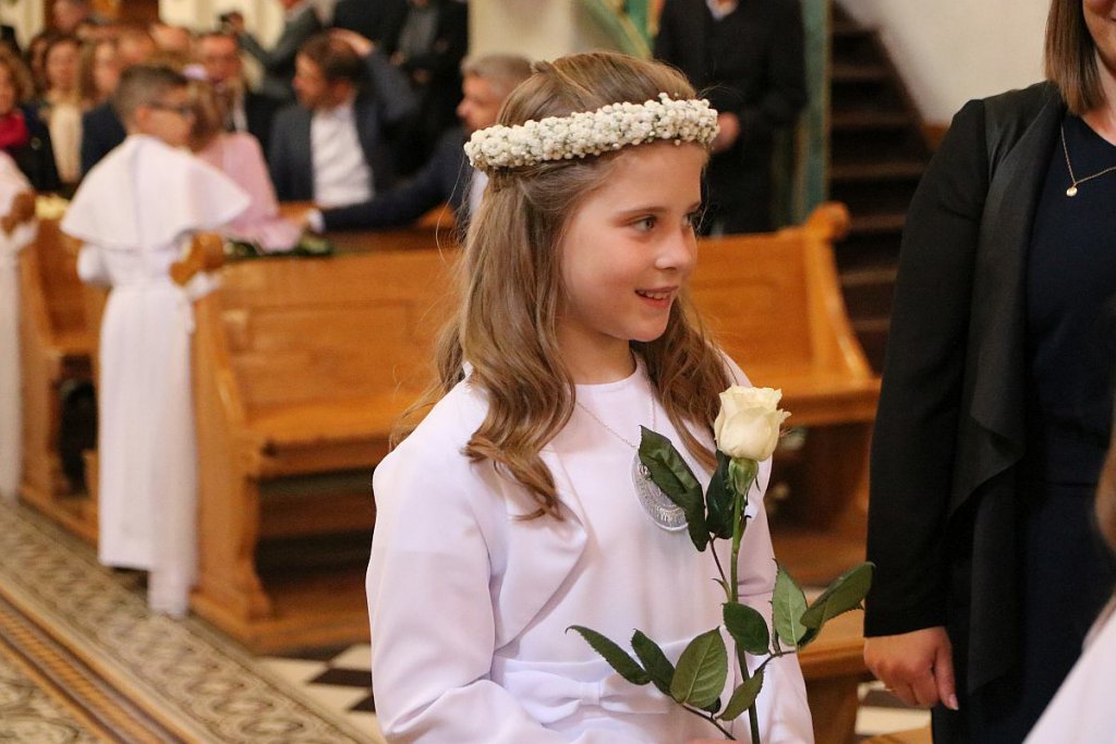 I Komunia Święta w ostrołęckiej farze [14.05.2022] - zdjęcie #66 - eOstroleka.pl